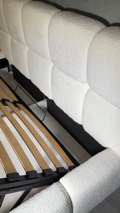 Różowe łóżko tapicerowane Lux 200x200 z pojemnikiem na pościel bukla