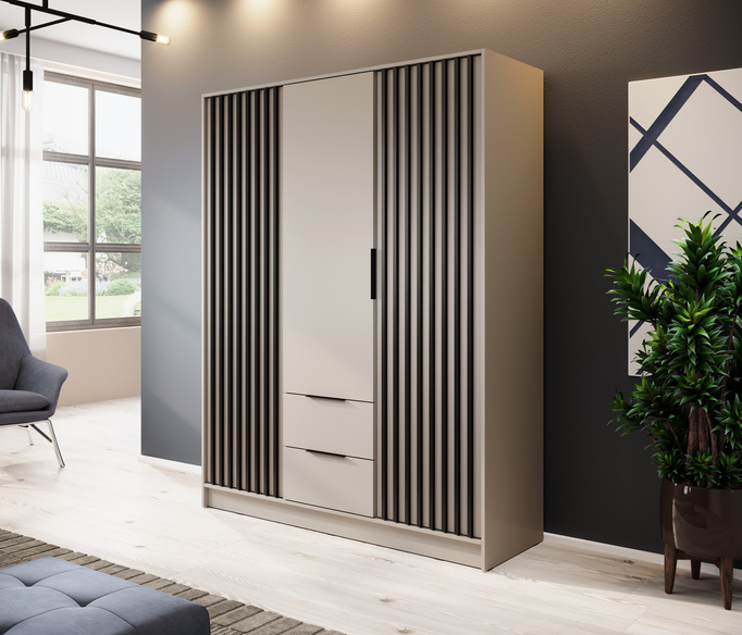 Szafa Stilo w kolorze cashmere trzydrzwiowa z szufladami i lamelami na froncie