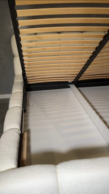 Łóżko tapicerowane Lux 200x200 z pojemnikiem na pościel bukla kolor ciemnoszary